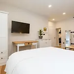 Newpremium Suite Sinjorina, Historical City Centre