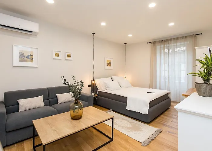 Newpremium Suite Sinjorina, Historical City Centre